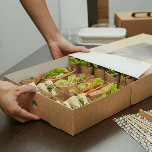Disposable Serving Trays, Platters, and Display Trays: When Each Type Fits
