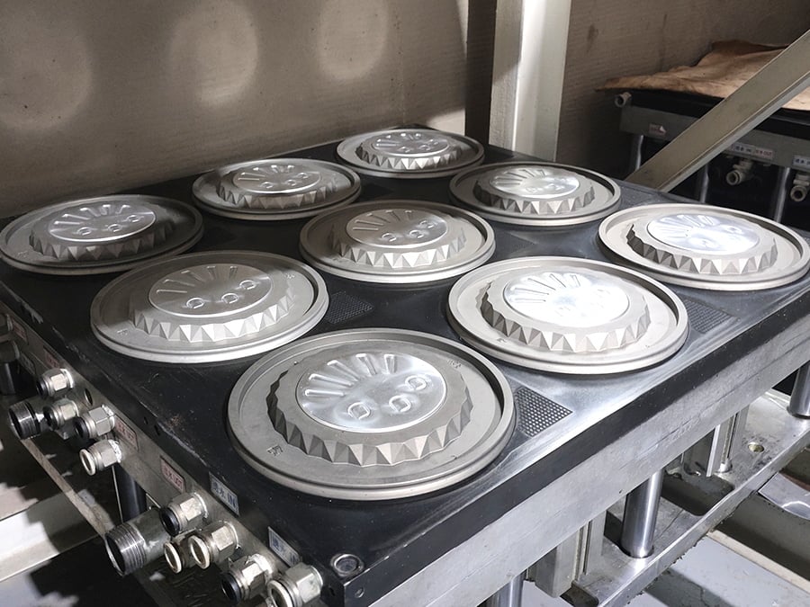 In-house custom mold development and manufacturing for food packaging